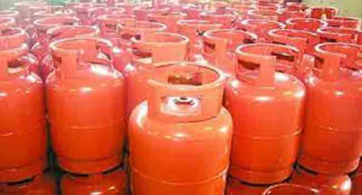 হাজারের নিচে নামল এলপি গ্যাসের দাম, সন্ধ্যা থেকে কার্যকর