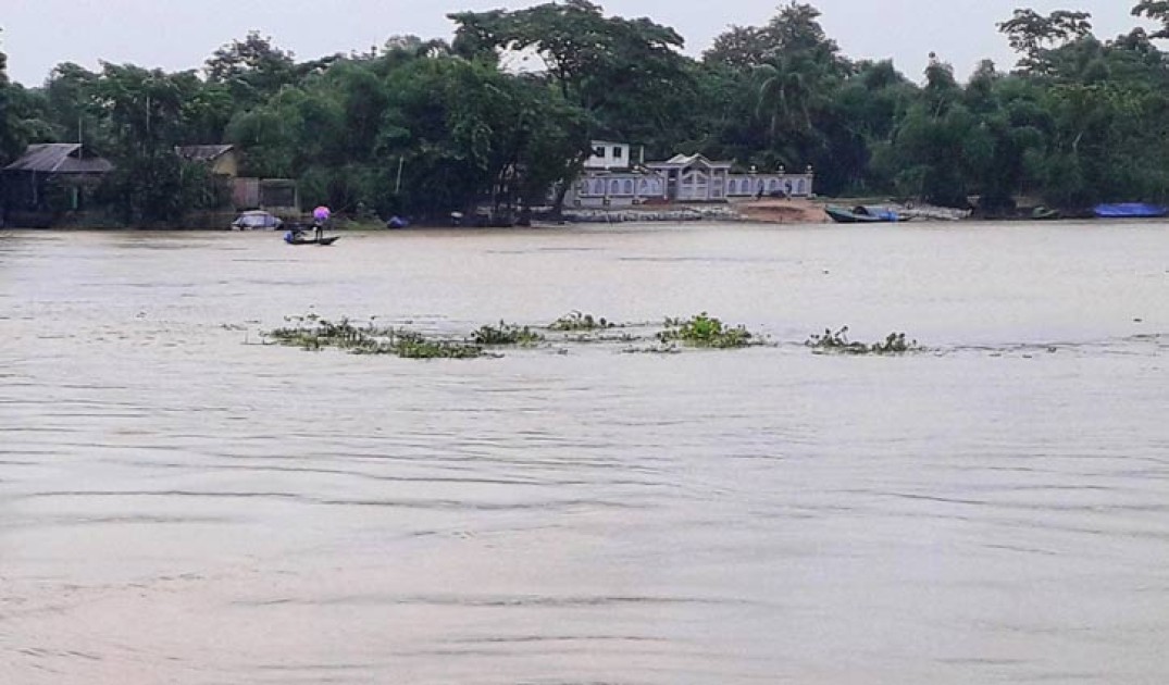 বাড়ছে সুরমার পানি, বন্যার আশঙ্কা