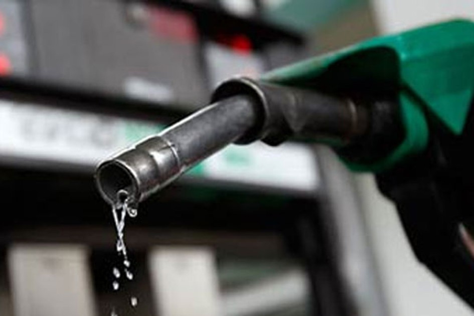পাকিস্তানে ফের ঊর্ধ্বগতিতে পেট্রোলের দাম