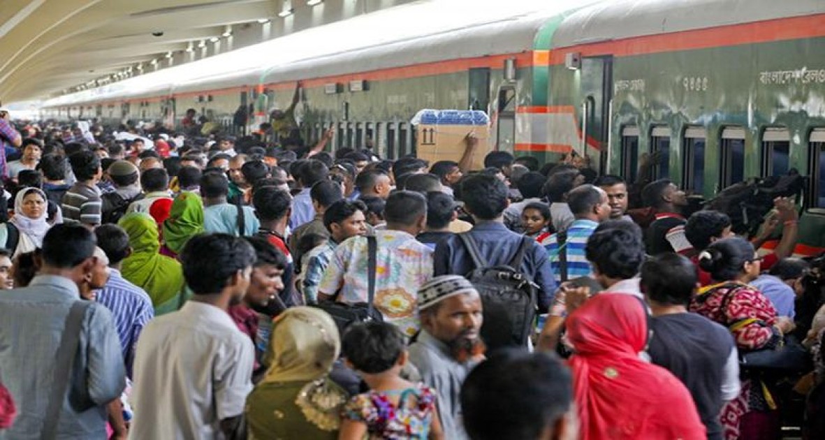 ঈদযাত্রার প্রথম দিনেই ঘরমুখো মানুষের ভিড়