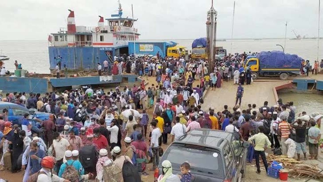 নাড়ির টানে ফিরছে মানুষ,বাড়ছে যাত্রীর ভিড়