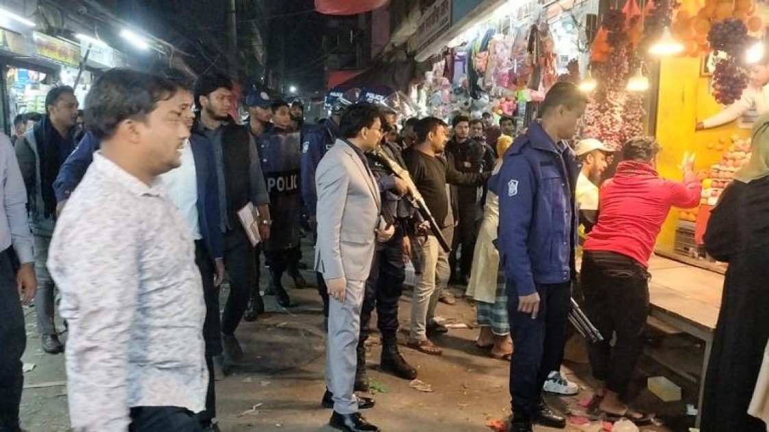 ভোলা পৌরসভার শহরের যানজট নিরসন ও মানুষের চলাচল নির্বিঘ্ন,অবৈধ পার্কিং,স্থাপনা উচ্ছেদ অভিযানে ১০ মোটরসাইকেল জব্দ ও জরিমানা আদায়