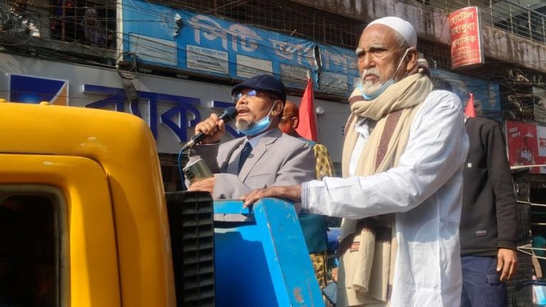 ভোলায় শান্তিপূর্ণ ভোটের আহ্বানে মুক্তিযোদ্ধাদের ট্রাক শোভাযাত্রা