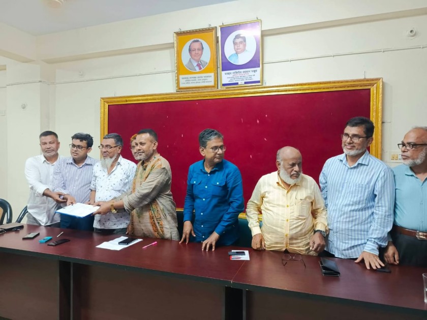 ভোলা প্রেসক্লাবের নতুন কমিটির দায়িত্ব গ্রহণ